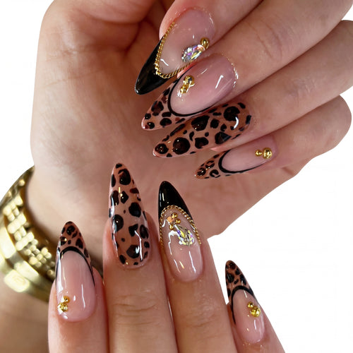 Leopard Noir press-on nails on hand