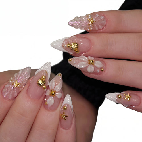 Seashell Star press-on nails on hand